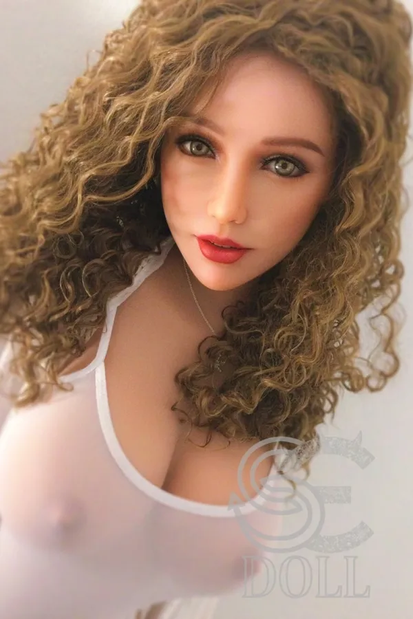 Fucking An American Sex Doll